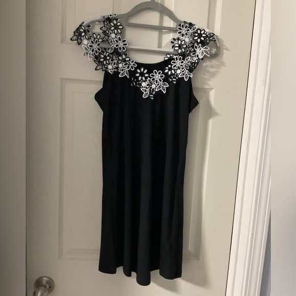 NWOT SHEIN Embroidered B&W Lace Floral Patchwork Cold Shoulder Hollow Out Mini S - Picture 4 of 13